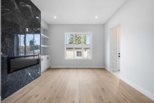 8308 34 Avenue Nw, Calgary, AB 