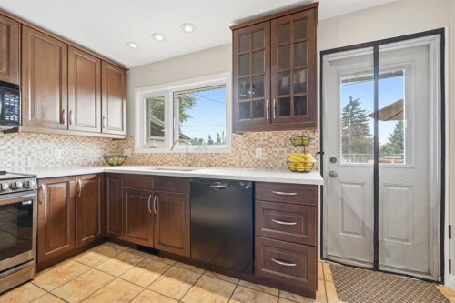 9 Foxwell Road Se, Calgary, AB 