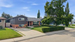 9 Foxwell Road SE Calgary, AB T2H 1A4