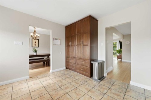 9 Foxwell Road Se, Calgary, AB 