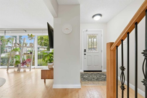 9 Foxwell Road Se, Calgary, AB 