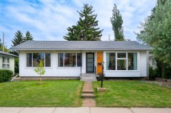 29 Hillary Crescent SW Calgary, AB T2V 3J3