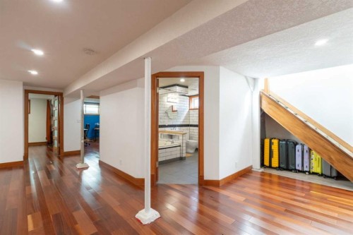 29 Hillary Crescent Sw, Calgary, AB 