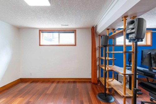 29 Hillary Crescent Sw, Calgary, AB 