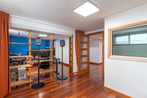 29 Hillary Crescent Sw, Calgary, AB 
