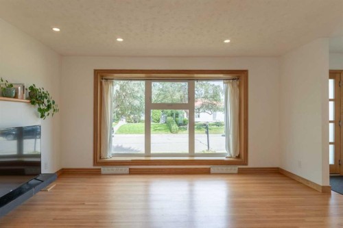 29 Hillary Crescent Sw, Calgary, AB 