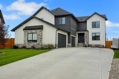 242 Boulder Creek Place  Langdon, AB T0J 1X3
