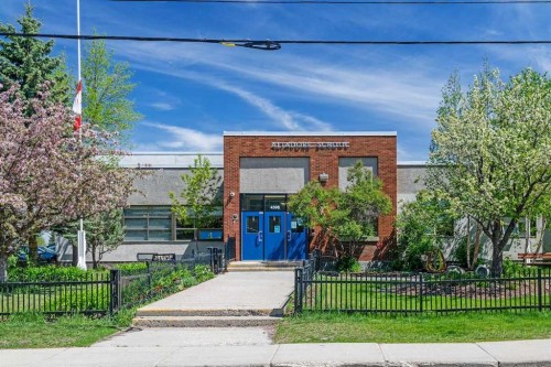 47 Langton Drive Sw, Calgary, AB 