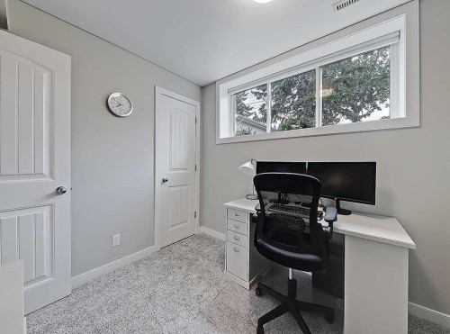 325 Whitney Crescent Se, Calgary, AB 
