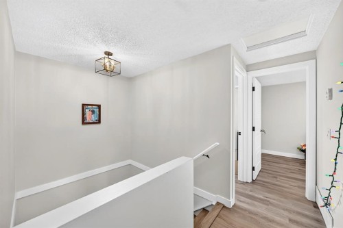 40 Falconridge Close Ne, Calgary, AB 