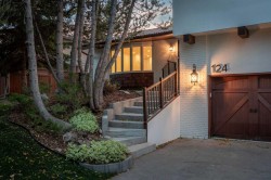 124 Canterbury Drive SW Calgary, AB T2W 1H3