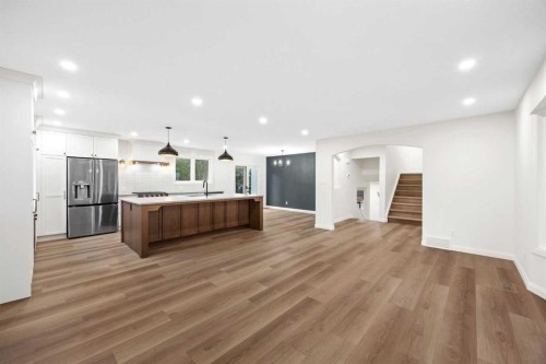 124 Canterbury Drive Sw, Calgary, AB 