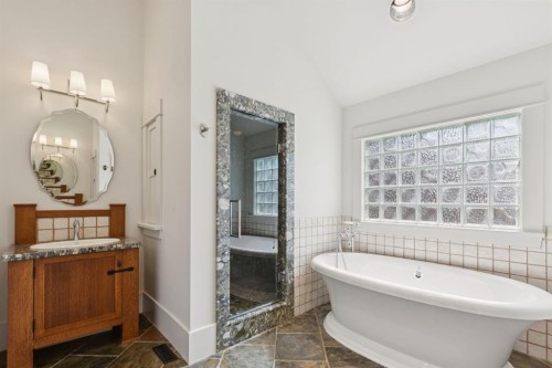 2703 Carleton Street Sw, Calgary, AB 