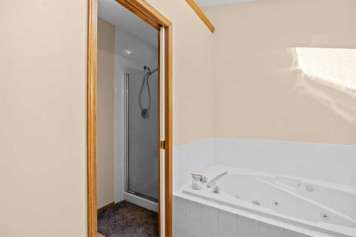 315 Rocky Ridge Bay Nw, Calgary, AB 