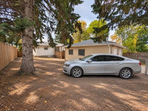 8119 34 Avenue Nw, Calgary, AB 