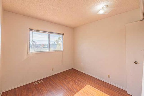 136 Castleridge Drive Ne, Calgary, AB 
