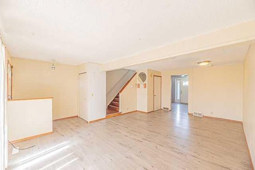 136 Castleridge Drive Ne, Calgary, AB 