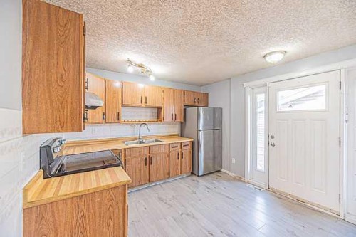 136 Castleridge Drive Ne, Calgary, AB 