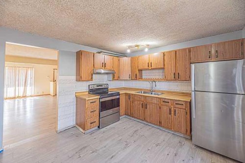 136 Castleridge Drive Ne, Calgary, AB 