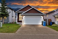 157 Saratoga Close NE Calgary, AB T1Y 7A1