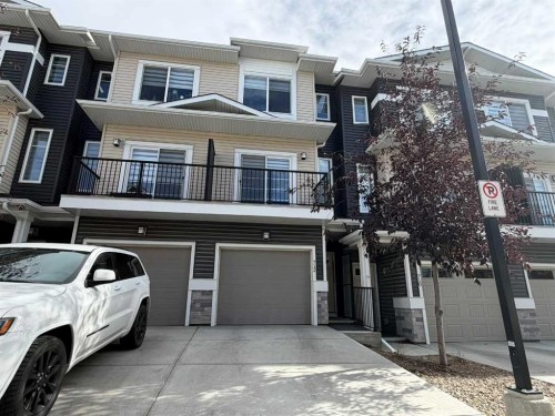 712 Sage Hill Grove NW Calgary, AB T3R 2A2