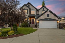 113 Tusslewood Bay NW Calgary, AB T3L 2Y3