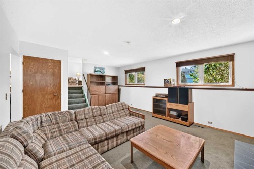 10424 2 Street Se, Calgary, AB 