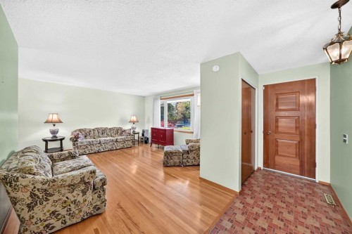 10424 2 Street Se, Calgary, AB 
