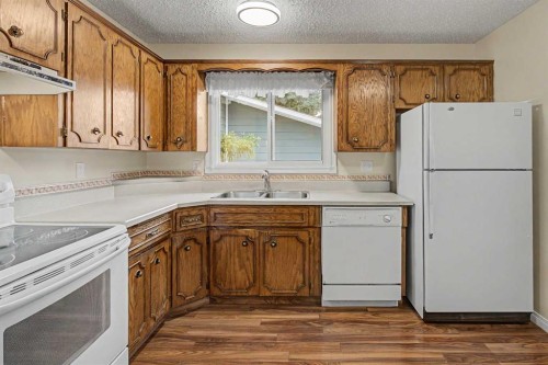 232 Sandstone Place Nw, Calgary, AB 