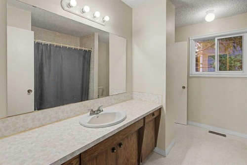 232 Sandstone Place Nw, Calgary, AB 