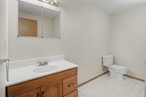 232 Sandstone Place Nw, Calgary, AB 