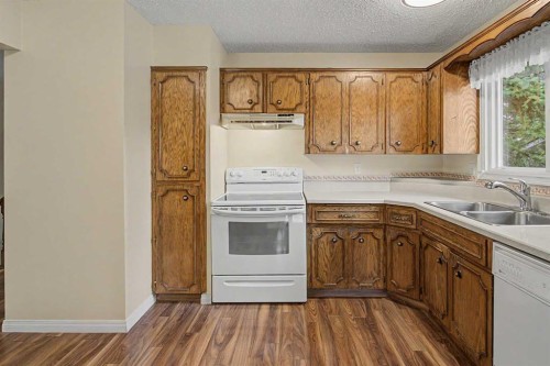 232 Sandstone Place Nw, Calgary, AB 