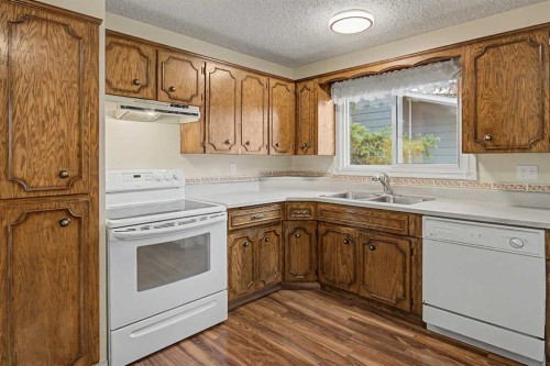 232 Sandstone Place Nw, Calgary, AB 
