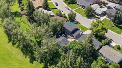 20 Mapleglade Close SE Calgary, AB T2J 2G9