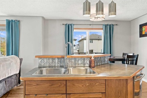 2 Cimarron Grove Bay, Okotoks, AB 
