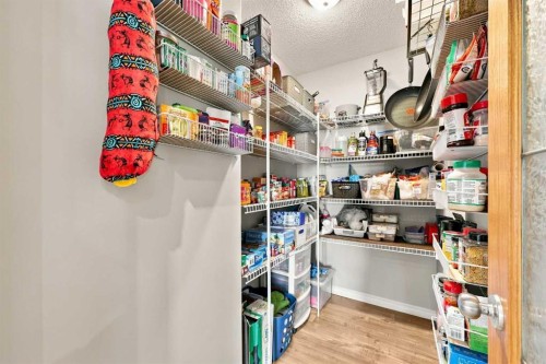 2 Cimarron Grove Bay, Okotoks, AB 