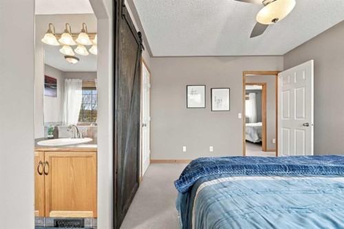 2 Cimarron Grove Bay, Okotoks, AB 