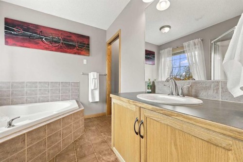 2 Cimarron Grove Bay, Okotoks, AB 