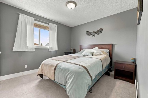 2 Cimarron Grove Bay, Okotoks, AB 