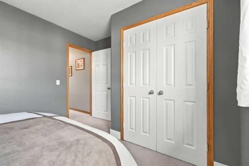 2 Cimarron Grove Bay, Okotoks, AB 