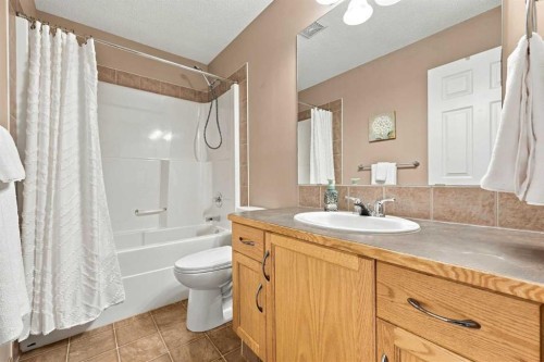 2 Cimarron Grove Bay, Okotoks, AB 
