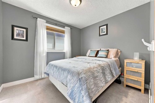 2 Cimarron Grove Bay, Okotoks, AB 