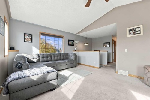2 Cimarron Grove Bay, Okotoks, AB 