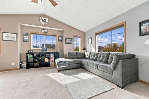 2 Cimarron Grove Bay, Okotoks, AB 