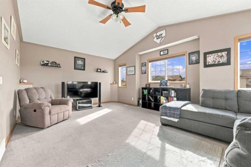 2 Cimarron Grove Bay, Okotoks, AB 