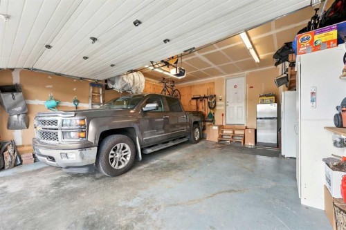 2 Cimarron Grove Bay, Okotoks, AB 