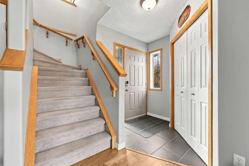 2 Cimarron Grove Bay, Okotoks, AB 
