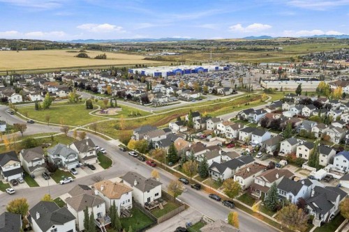 2 Cimarron Grove Bay, Okotoks, AB 