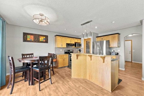2 Cimarron Grove Bay, Okotoks, AB 