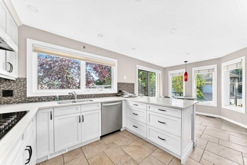 637 Stratton Terrace Sw, Calgary, AB 